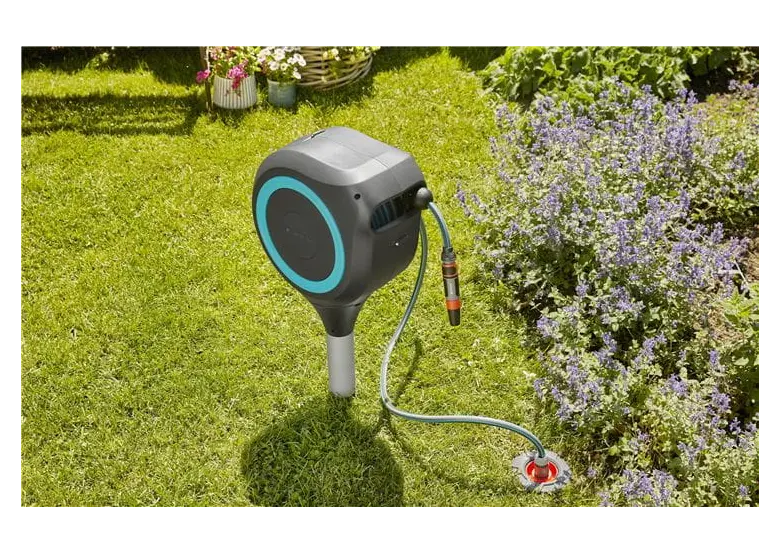 Dévidoir automatique de tuyau d'arrosage sur pic Gardena RollUp S